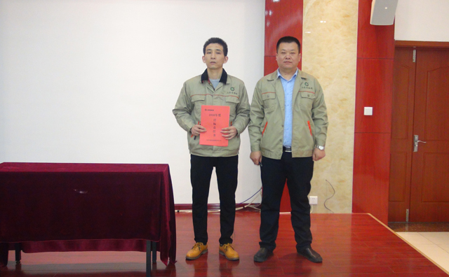 總經(jīng)理和生產(chǎn)部簽訂目標(biāo)責(zé)任書(shū).jpg 總經(jīng)理和生產(chǎn)部簽訂目標(biāo)責(zé)任書(shū).jpg