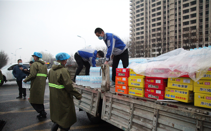 2月25日，山東金格瑞機械有限公司派代表來到齊魯師范學院捐贈防疫物資，保障校園防疫物品備足備齊，助力學校的疫情防控工作。
