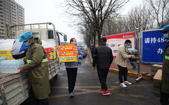 2月25日，山東金格瑞機械有限公司派代表來到齊魯師范學院捐贈防疫物資，保障校園防疫物品備足備齊，助力學校的疫情防控工作。