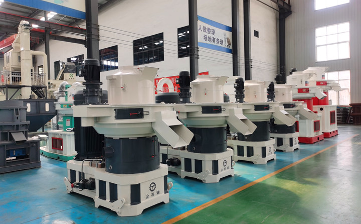 山東金格瑞顆粒機廠家負(fù)責(zé)免費提供制粒生產(chǎn)線方案，為每一位客戶進行試機；產(chǎn)品使用中，我們給客戶提供“保姆式”服務(wù)，定期進行電話回訪，定期進行現(xiàn)場專訪；讓您在產(chǎn)品使用過程中，放心、安心、舒心