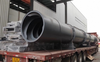 鋸末顆粒機裝車發(fā)貨，已做好安全防護(hù)