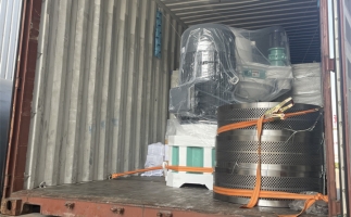 2套160kw鋸末顆粒機發(fā)往東南亞，生產(chǎn)線已裝車，準(zhǔn)備發(fā)貨